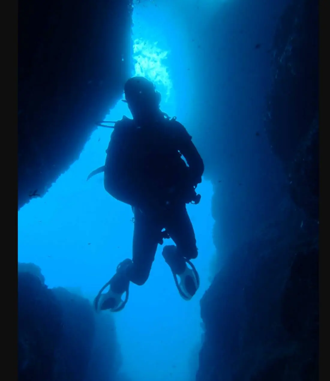 Fishing and diving the reefs off Sagres