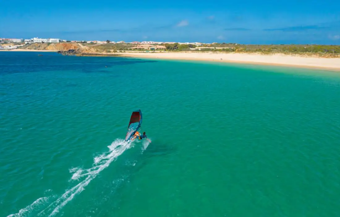Windsurf and kitesurf in the Sagres wind